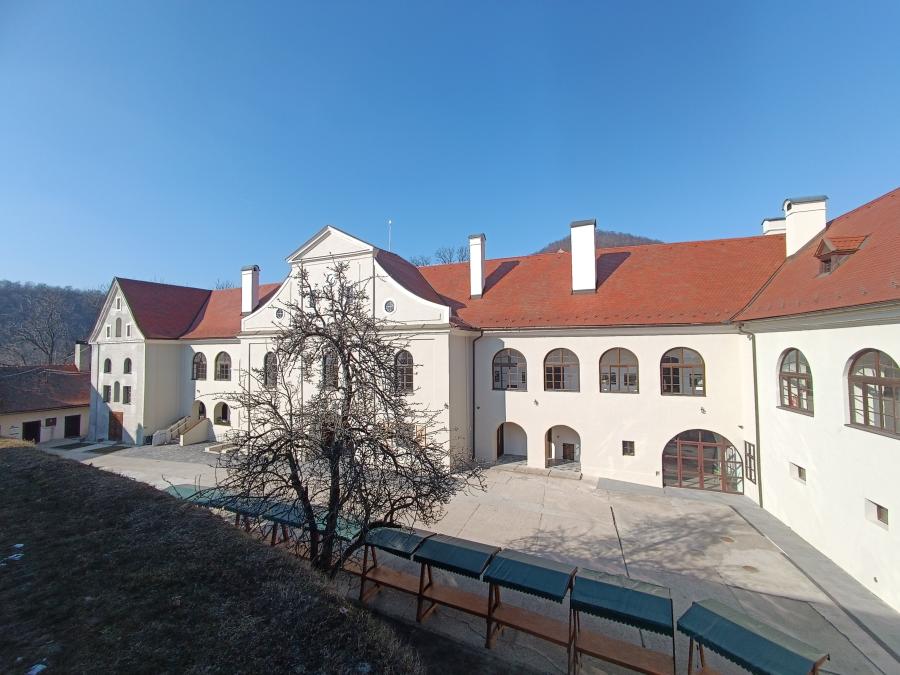 Hrad Modrý Kameň Fotogaléria