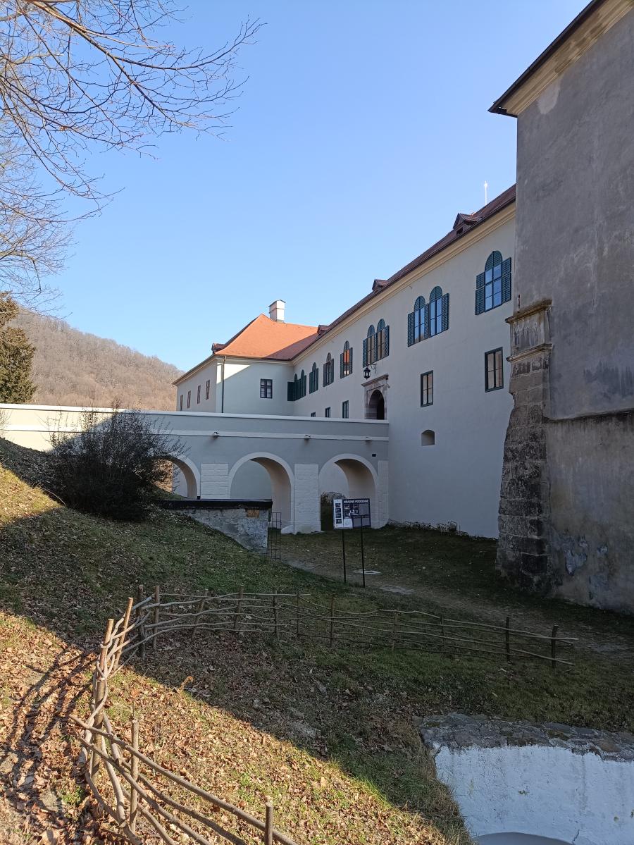 Hrad Modrý Kameň Fotogaléria