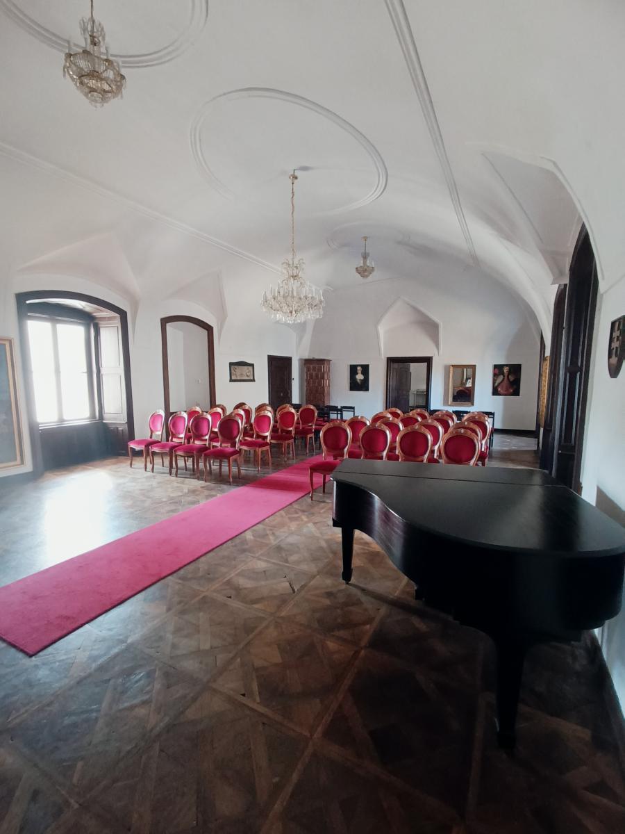 Hrad Modrý Kameň - sála Fotogaléria