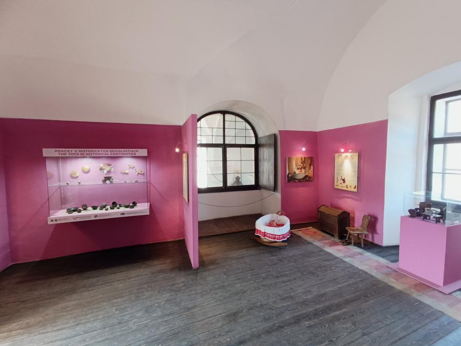 Hrad Modrý Kameň - expozícia hračiek Fotogaléria
