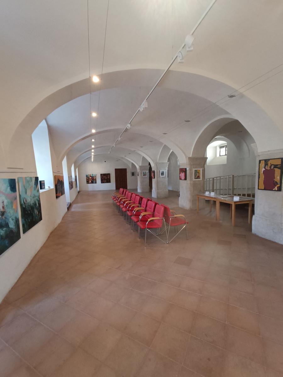 Hrad Modrý Kameň - sála Fotogaléria