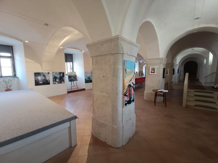 Hrad Modrý Kameň - sála Fotogaléria